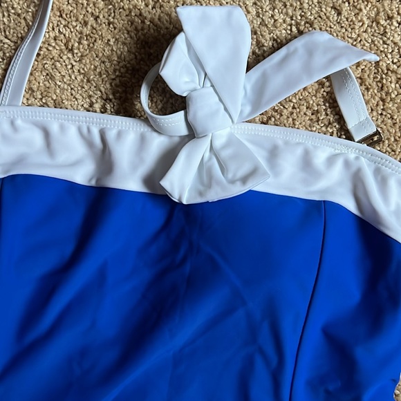 Lookbook - Picture 3 of 8